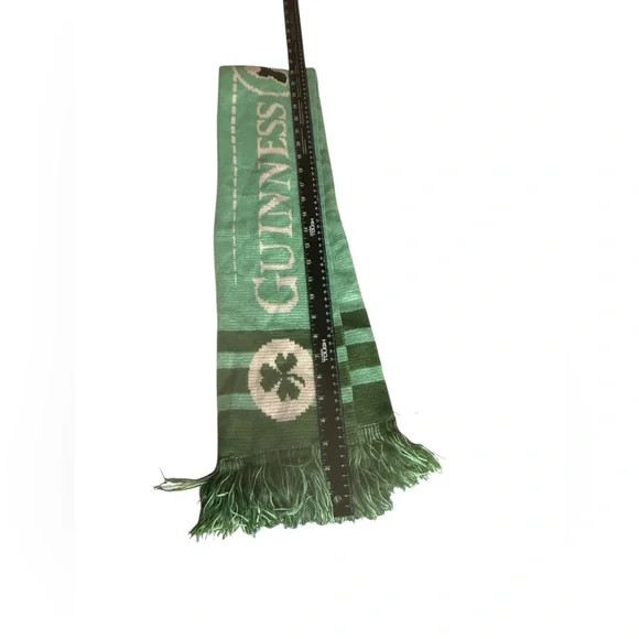 Guinness Official Merchandise Green Shamrock Knit Scarf - Picture 6 of 6